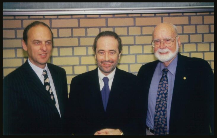 José Carreras mit Prof. Hans-Jochem Kolb (li.), und Prof. Dr. Edward D. Thomas (re.), (1988)